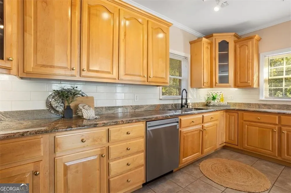 55 Rocky CIR NE White, GA 30184