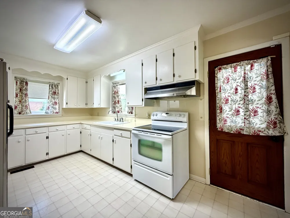 1619 Woodrow AVE Dublin, GA 31021