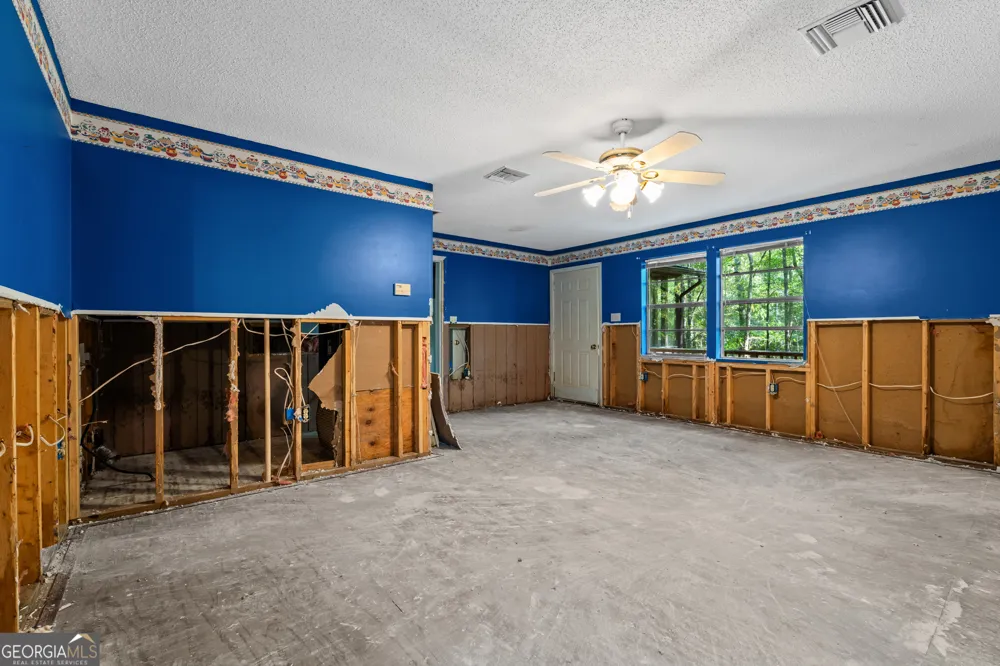 628 Riverside DR Claxton, GA 30417