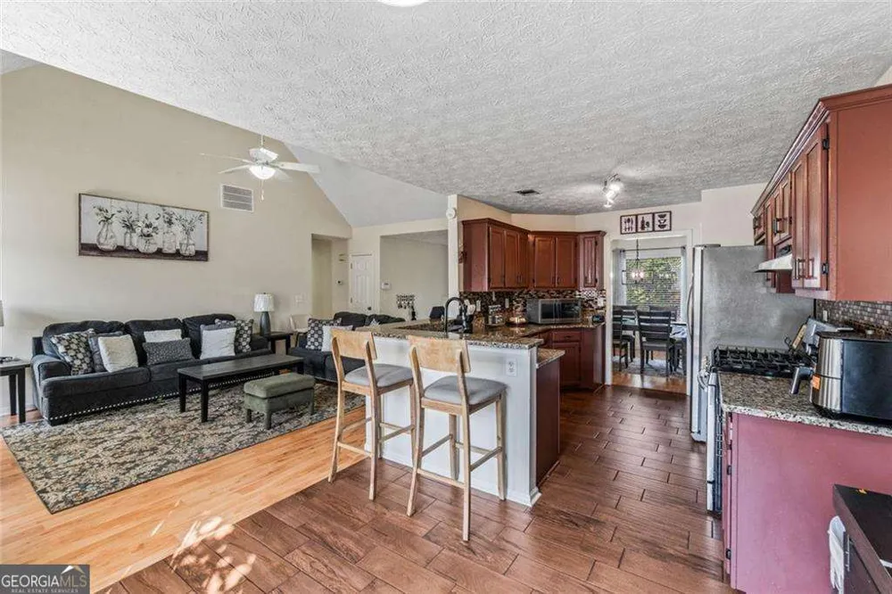 242 Birch CIR Riverdale, GA 30274