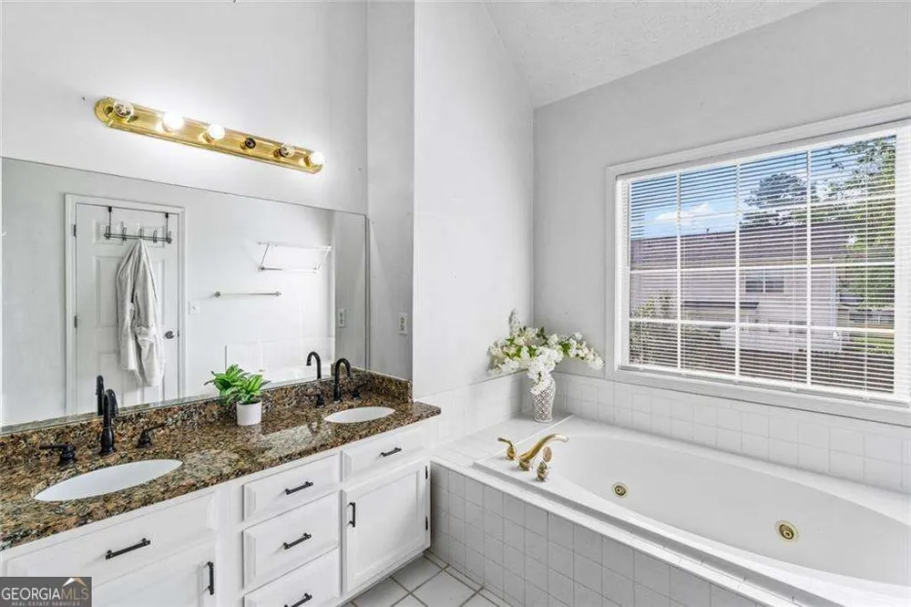 242 Birch CIR Riverdale, GA 30274