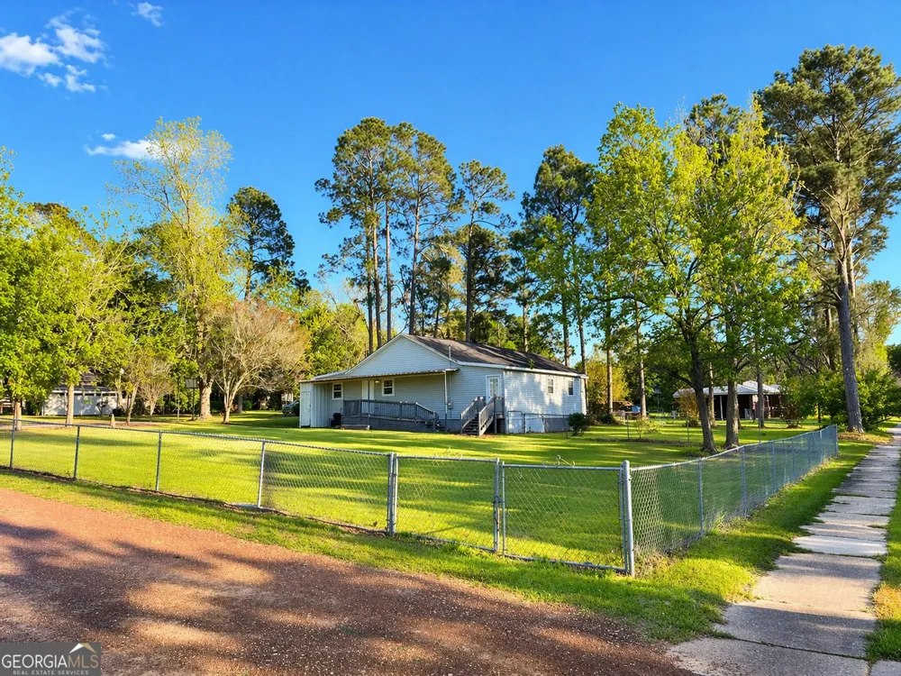 21 6th AVE Rochelle, GA 31079