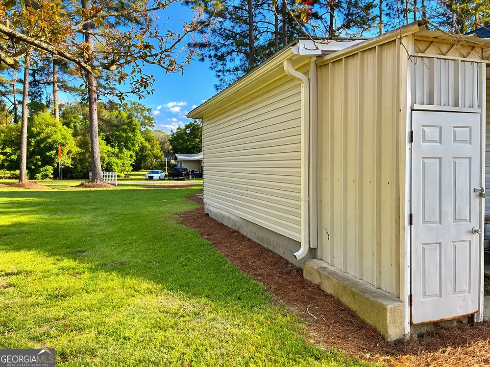 21 6th AVE Rochelle, GA 31079