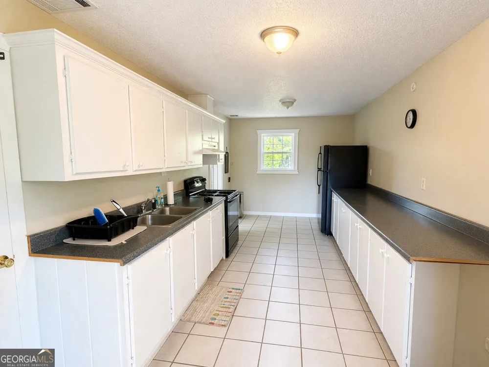 21 6th AVE Rochelle, GA 31079