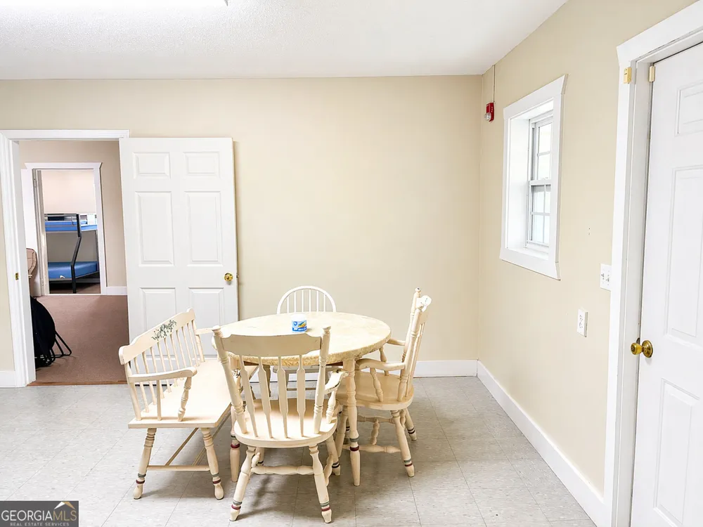 21 6th AVE Rochelle, GA 31079