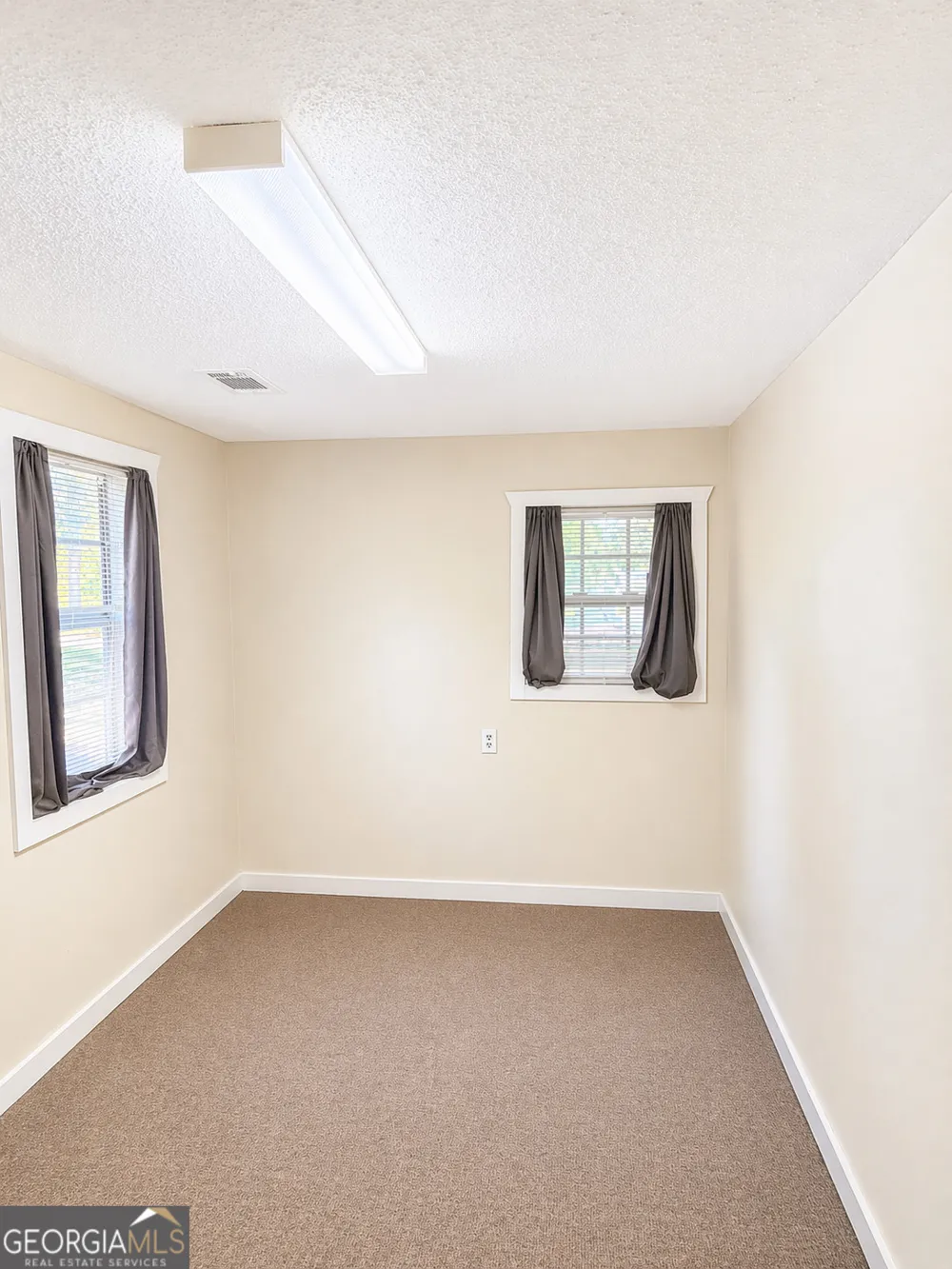 21 6th AVE Rochelle, GA 31079