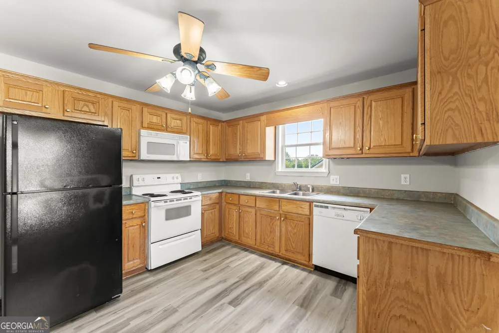 83 Ash Wood LN Cleveland, GA 30528