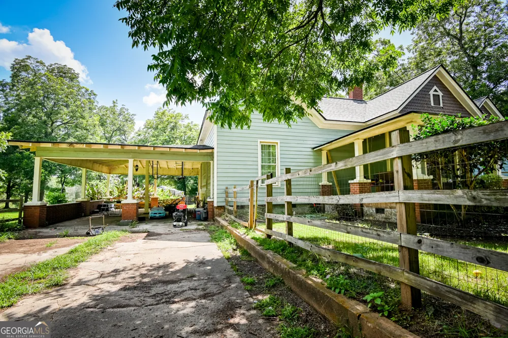111 Banks ST Shady Dale, GA 31085