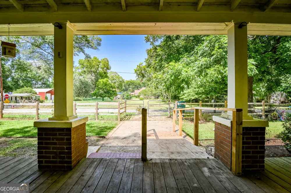 111 Banks ST Shady Dale, GA 31085