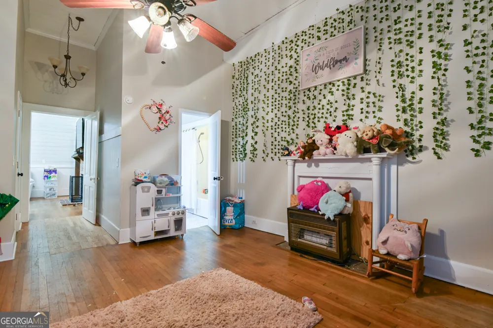 111 Banks ST Shady Dale, GA 31085