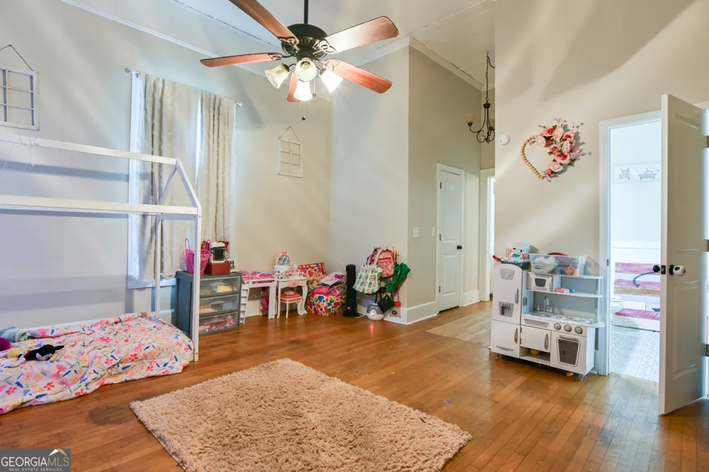 111 Banks ST Shady Dale, GA 31085