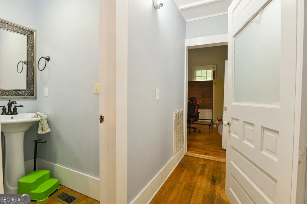 111 Banks ST Shady Dale, GA 31085