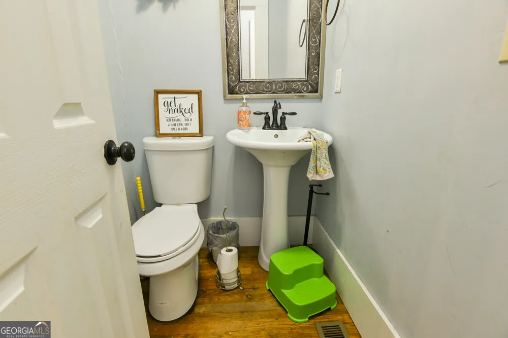 111 Banks ST Shady Dale, GA 31085