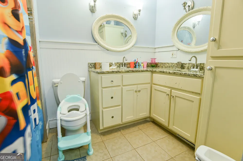111 Banks ST Shady Dale, GA 31085