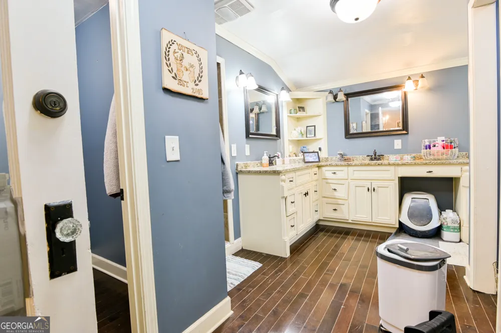 111 Banks ST Shady Dale, GA 31085