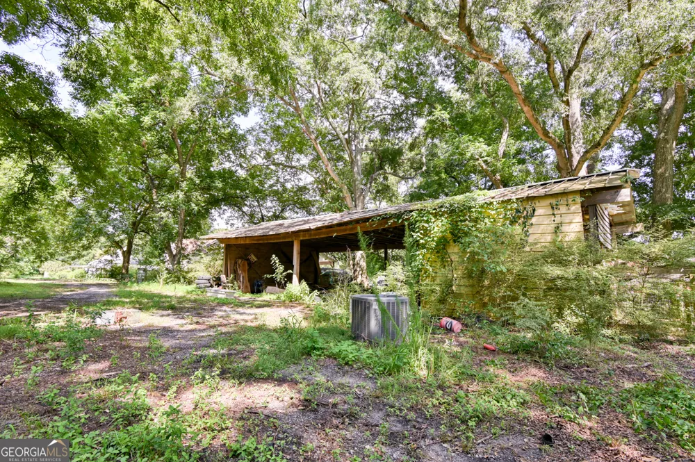 111 Banks ST Shady Dale, GA 31085