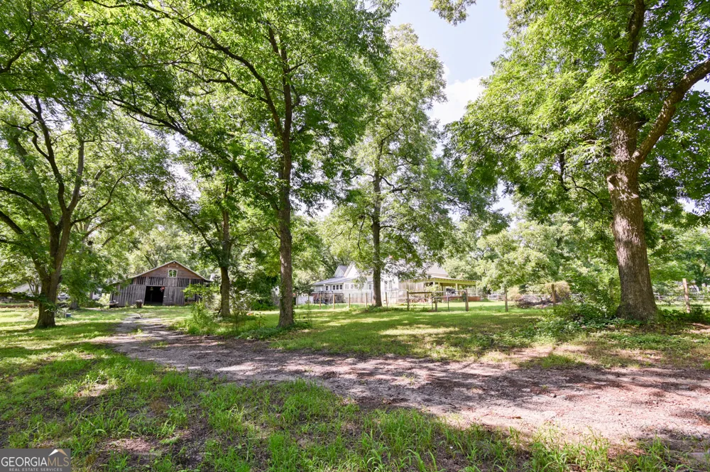 111 Banks ST Shady Dale, GA 31085