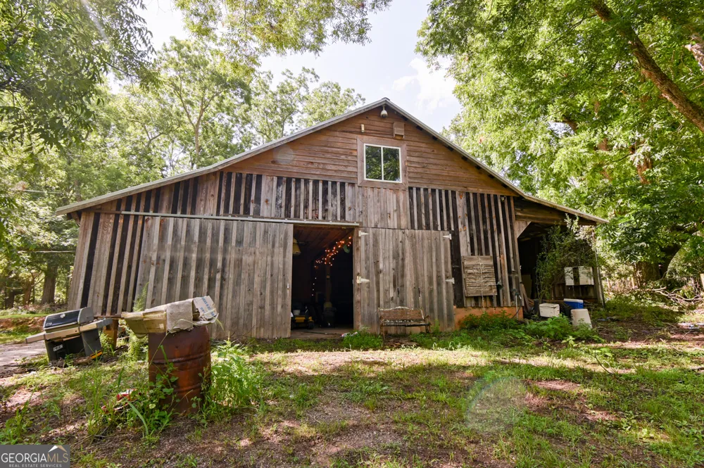 111 Banks ST Shady Dale, GA 31085