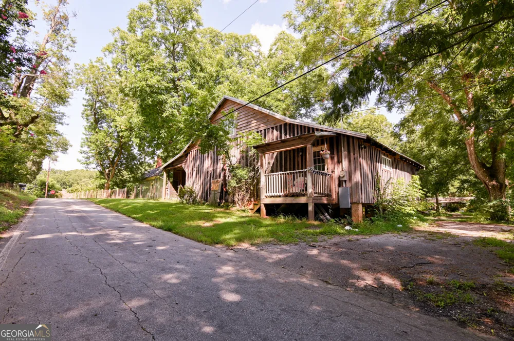 111 Banks ST Shady Dale, GA 31085