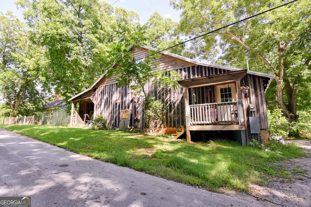 111 Banks ST Shady Dale, GA 31085