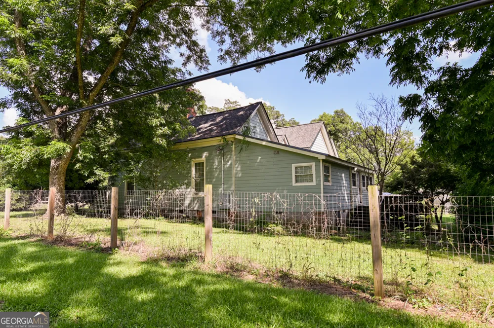 111 Banks ST Shady Dale, GA 31085
