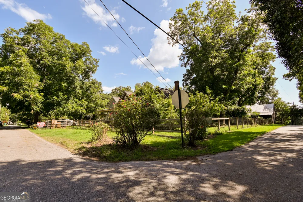 111 Banks ST Shady Dale, GA 31085