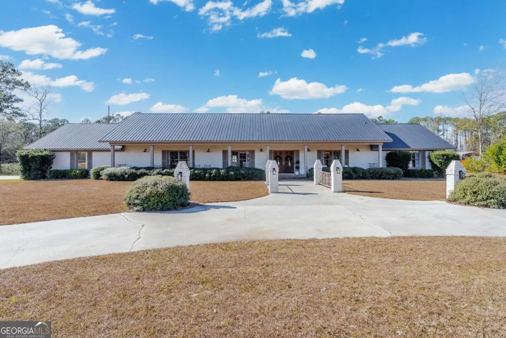 403 Rose LN Douglas, GA 31533