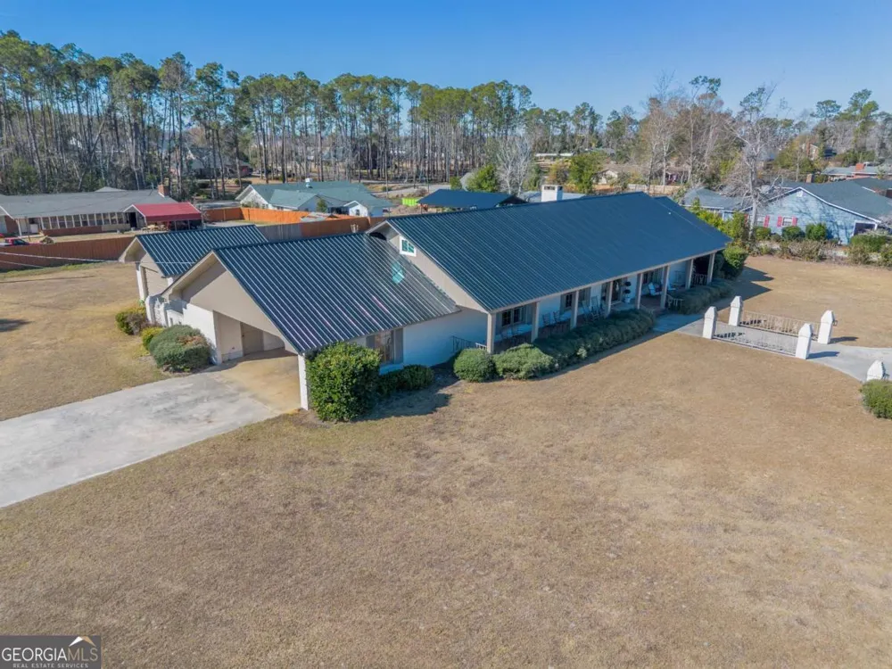 403 Rose LN Douglas, GA 31533