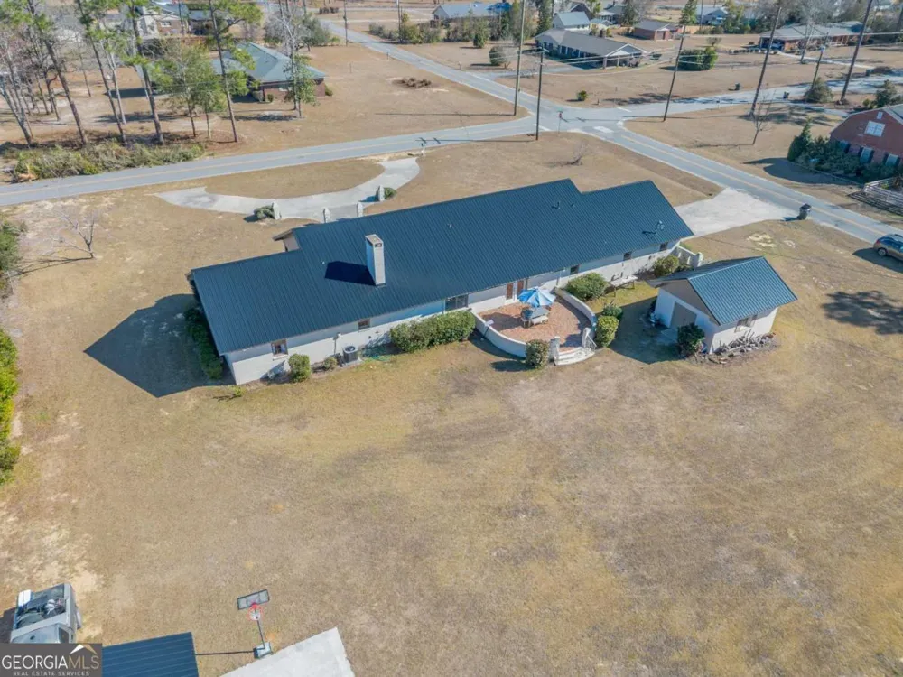 403 Rose LN Douglas, GA 31533
