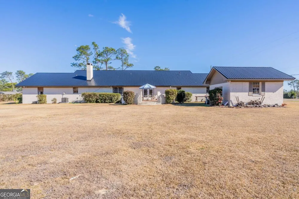 403 Rose LN Douglas, GA 31533