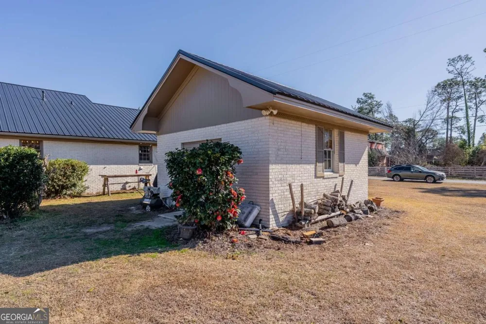 403 Rose LN Douglas, GA 31533