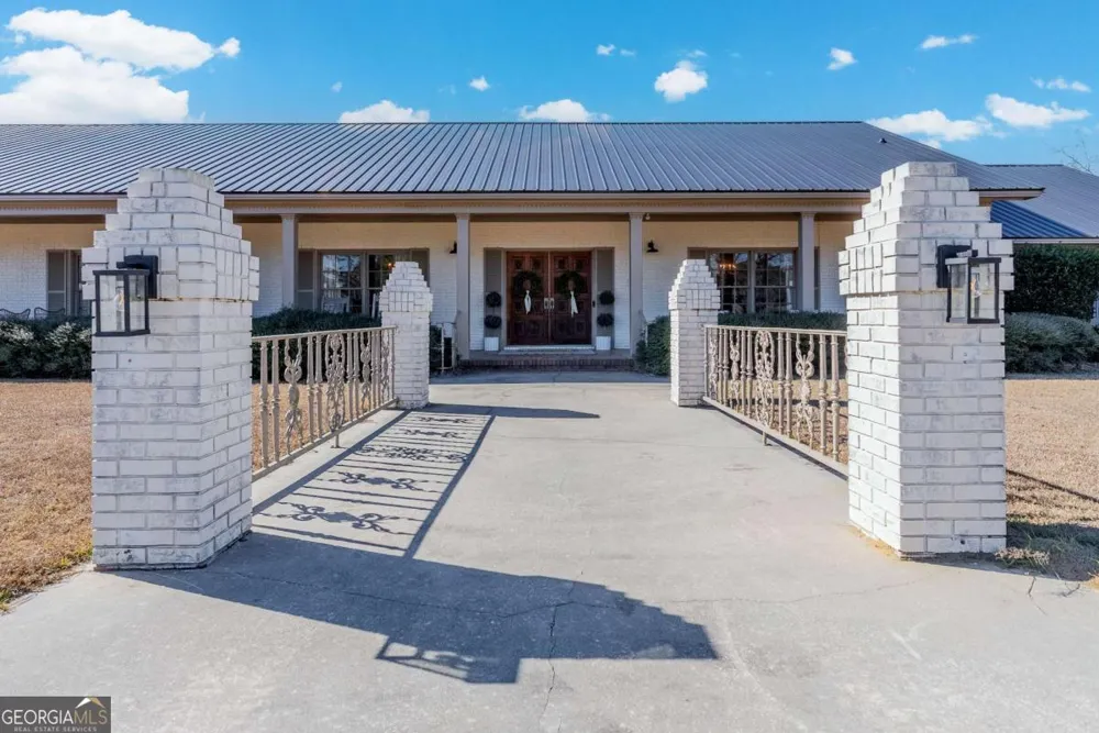 403 Rose LN Douglas, GA 31533