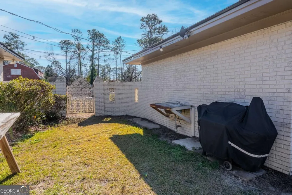 403 Rose LN Douglas, GA 31533