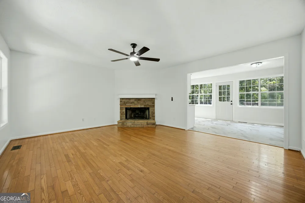 130 Hawkins Farm LN Ball Ground, GA 30107