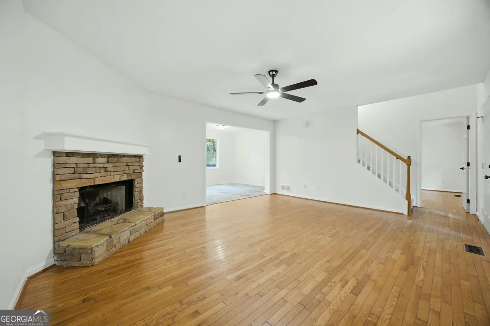 130 Hawkins Farm LN Ball Ground, GA 30107