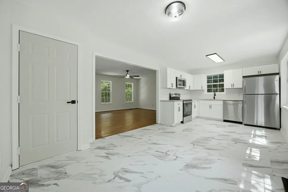 130 Hawkins Farm LN Ball Ground, GA 30107