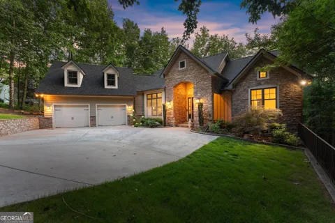746 Plum LN