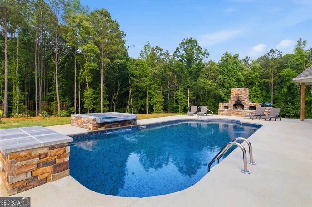 1950 Mountain View RD Buchanan, GA 30113