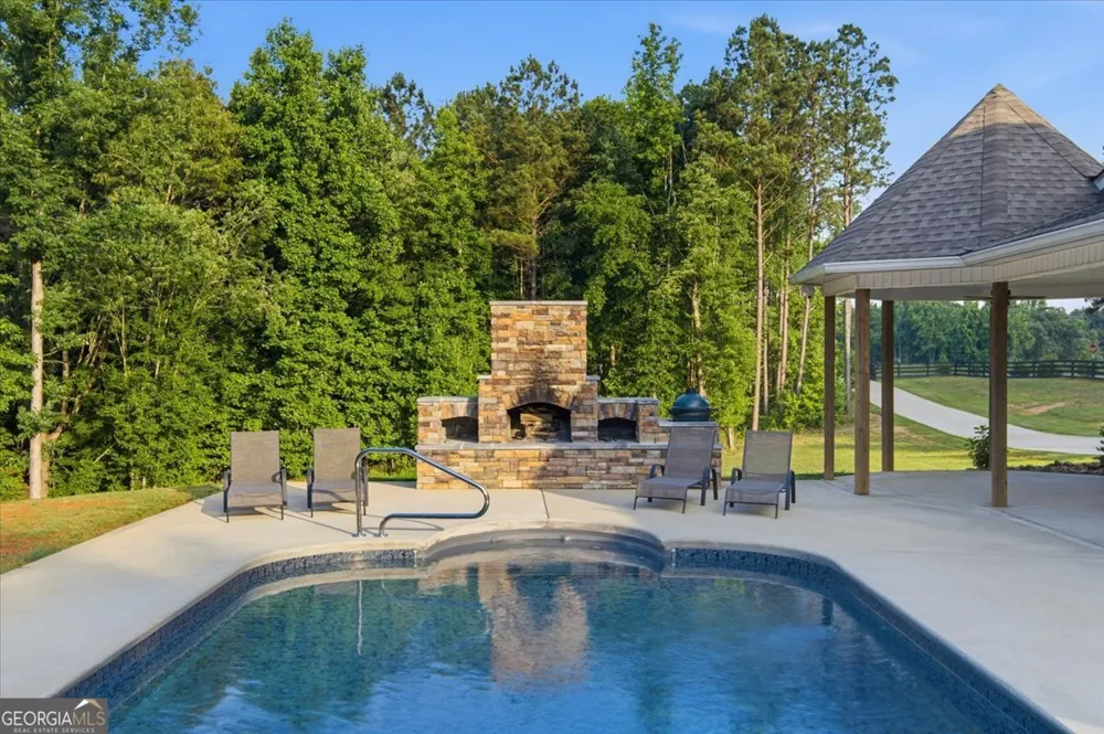 1950 Mountain View RD Buchanan, GA 30113
