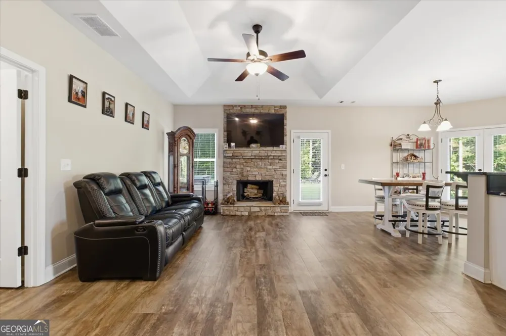 1950 Mountain View RD Buchanan, GA 30113