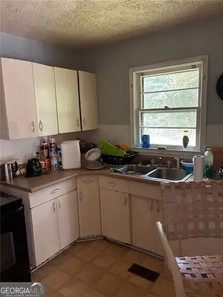 4513 COLLEGE ST Forest Park, GA 30297
