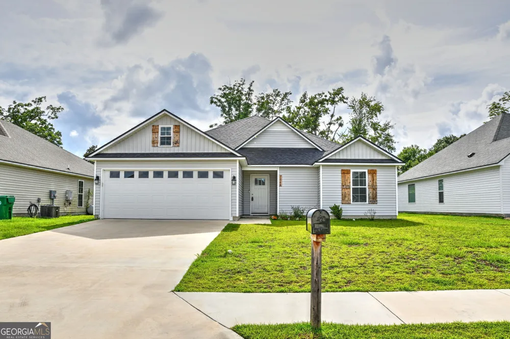 2048 Meadow Cove DR Valdosta, GA 31605