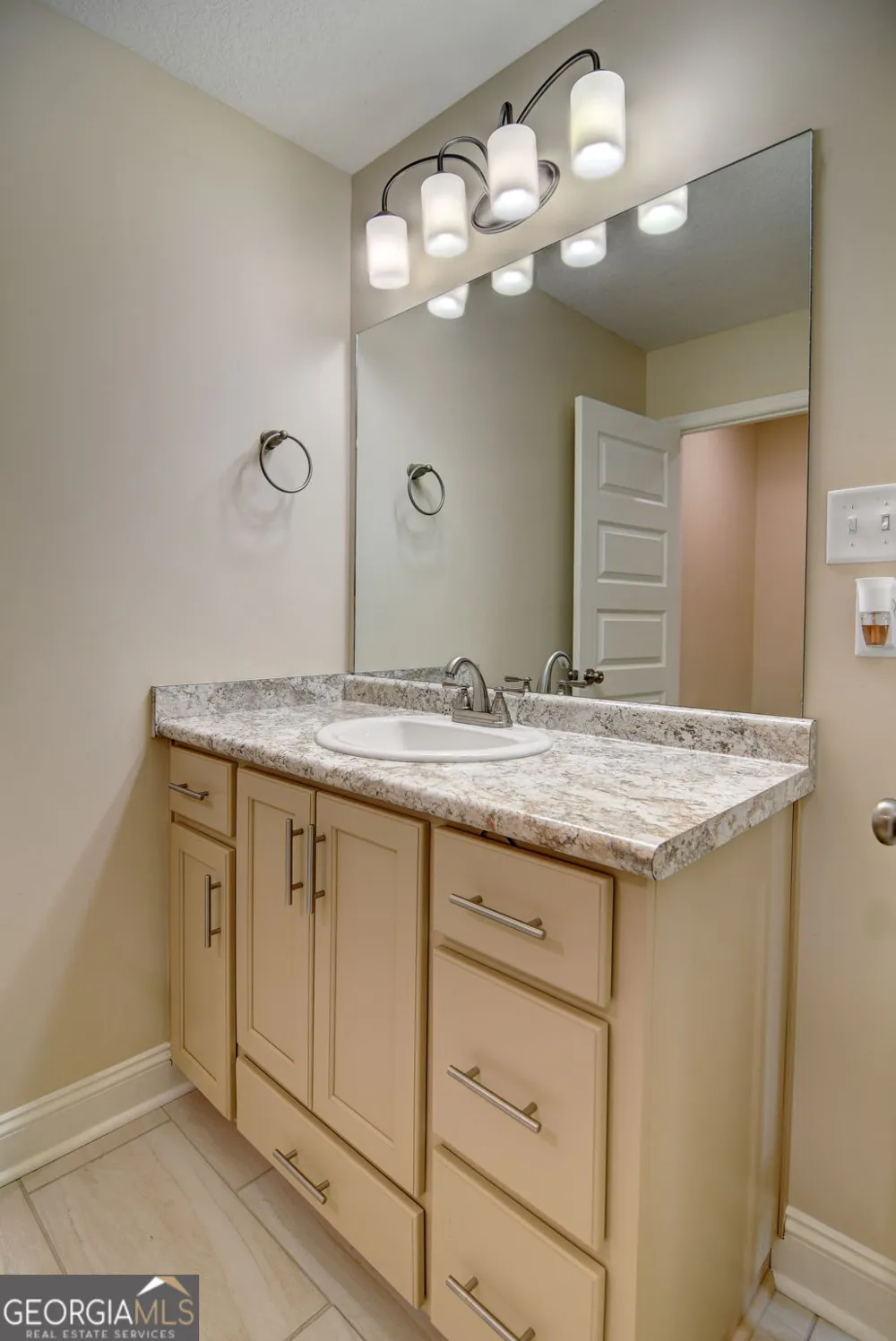 2048 Meadow Cove DR Valdosta, GA 31605