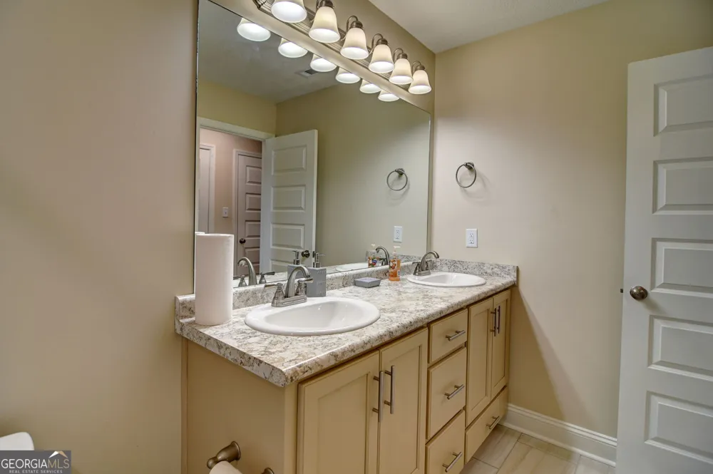 2048 Meadow Cove DR Valdosta, GA 31605