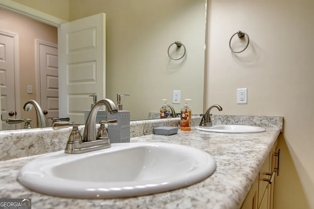 2048 Meadow Cove DR Valdosta, GA 31605