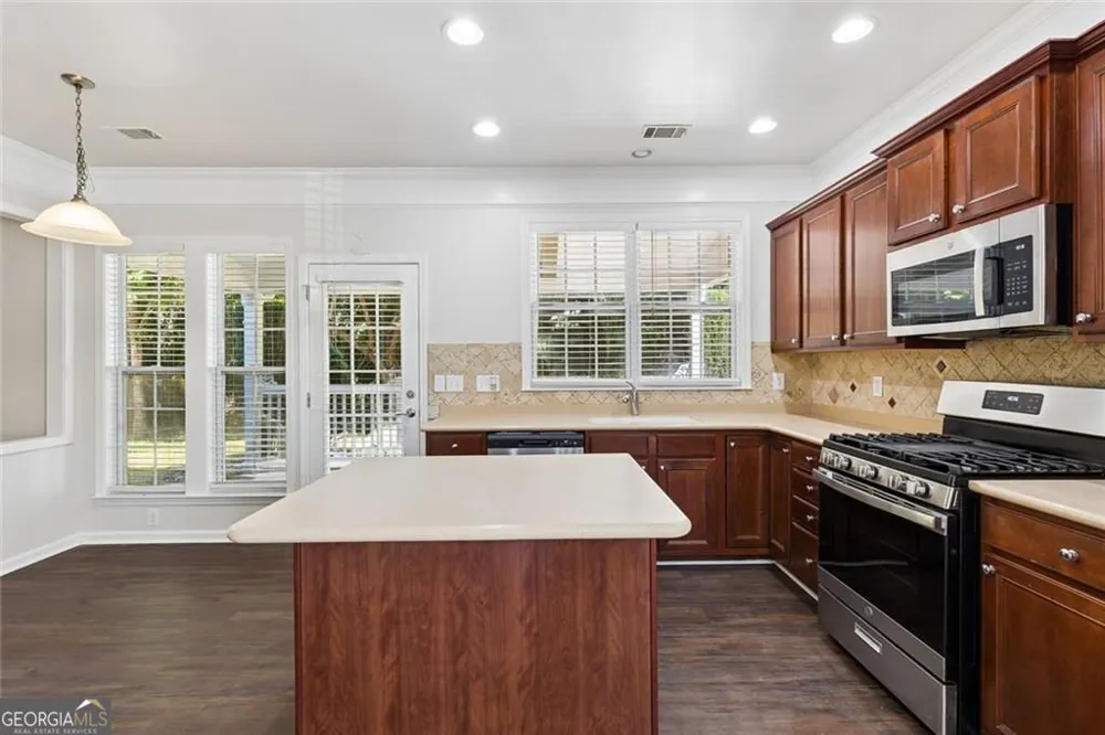 615 Syemore PASS Canton, GA 30115
