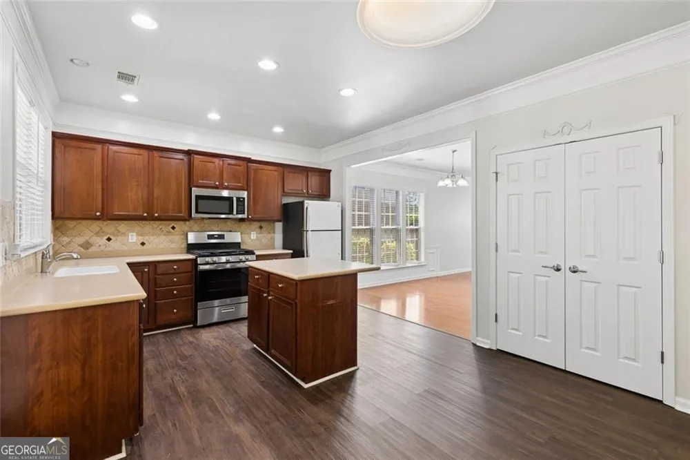 615 Syemore PASS Canton, GA 30115