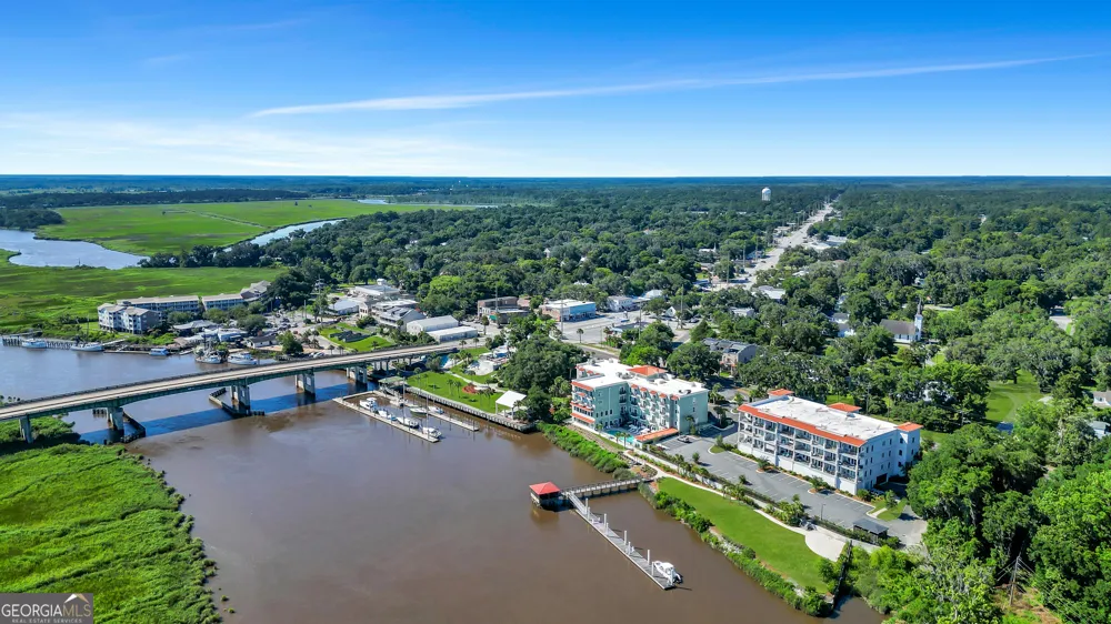 91 Screven ST Darien, GA 31305