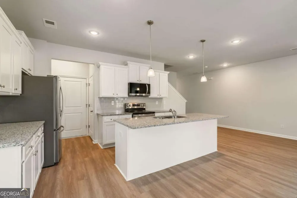 2568 Swan Lake DR Grayson, GA 30017