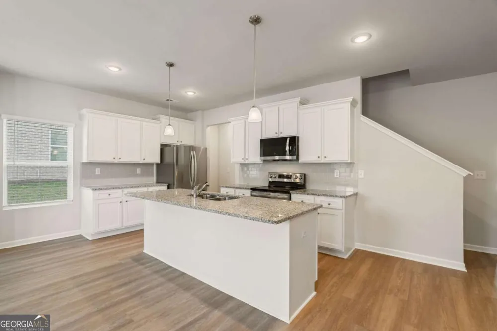 2568 Swan Lake DR Grayson, GA 30017